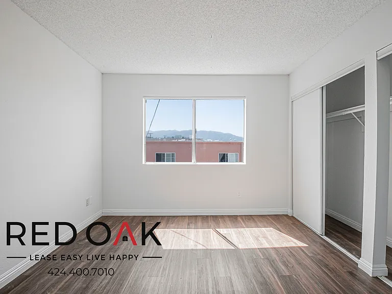 10346 Commerce Ave #6 — Photo 4