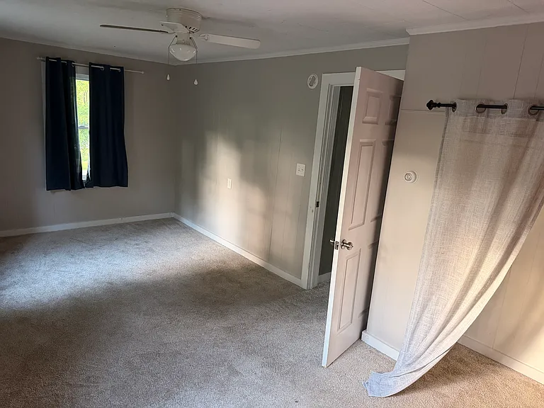 446 E River St — Photo 16