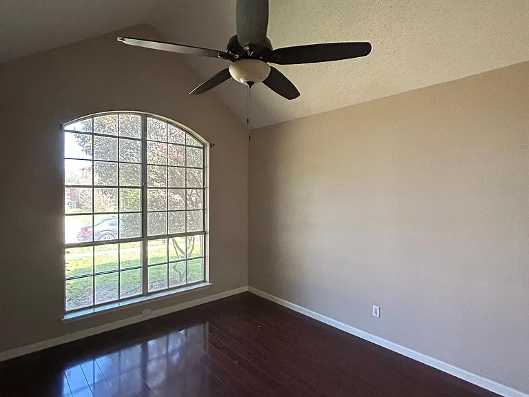 1606 Waterford Dr — Photo 13