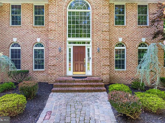 5th image of 7705 Elaine Ct