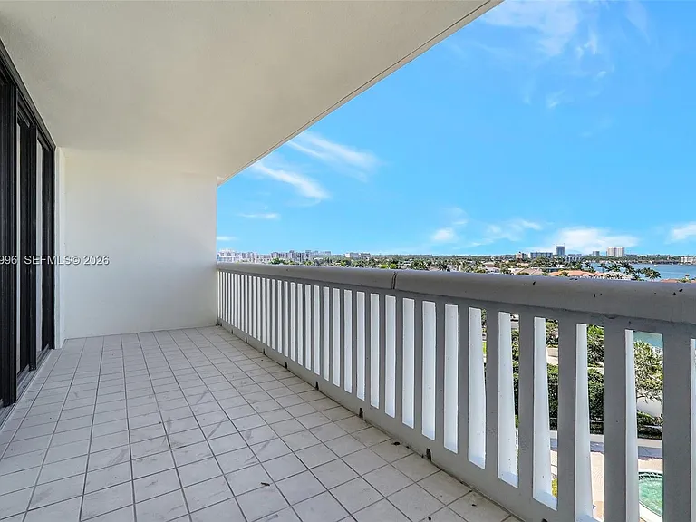 1000 Island Blvd #707 — Photo 33