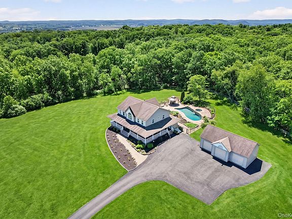 3rd image of 954 Ridgebury Road