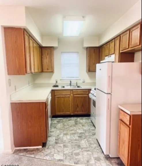 64 Isabella Ave — Photo 3