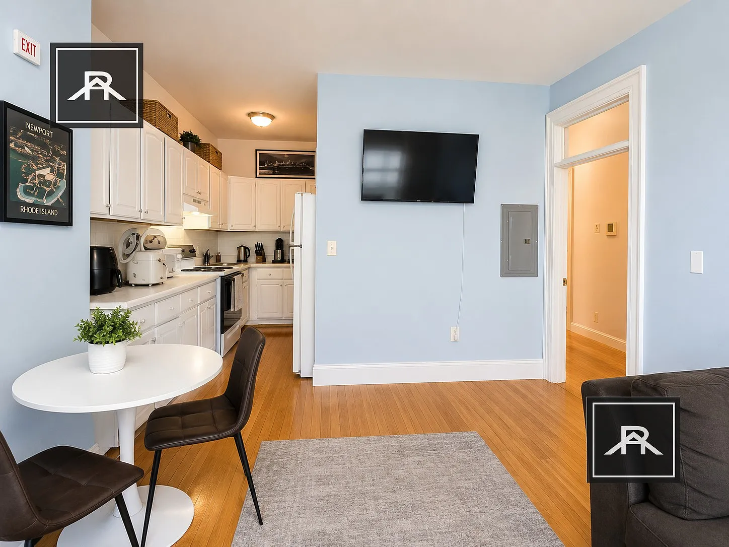 4 bed, 2.0 bath, 1400 sqft, $4,300 — Photo 2