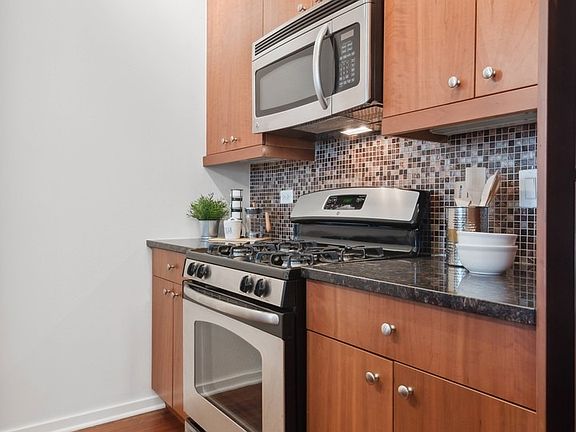 4th image of 123 S Green St APT 1009B