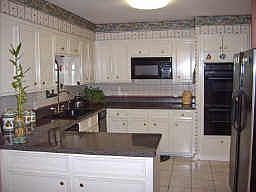kitchen w/double ovens