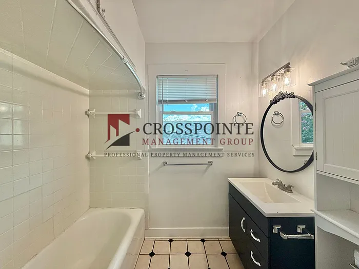 831 W Houston St #A — Photo 15