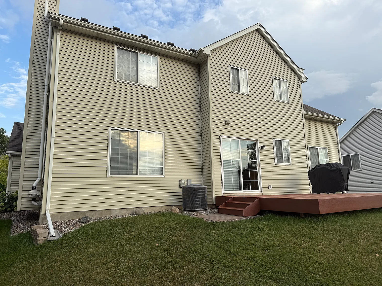 3 bed, 2169 sqft, $3,700 — Photo 2