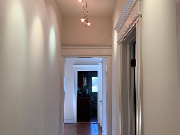 4th image of 332 Woodward Ave