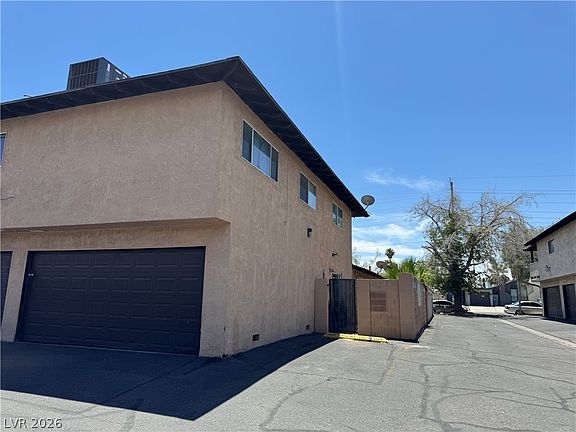 4th image of 2658 Karen Ave