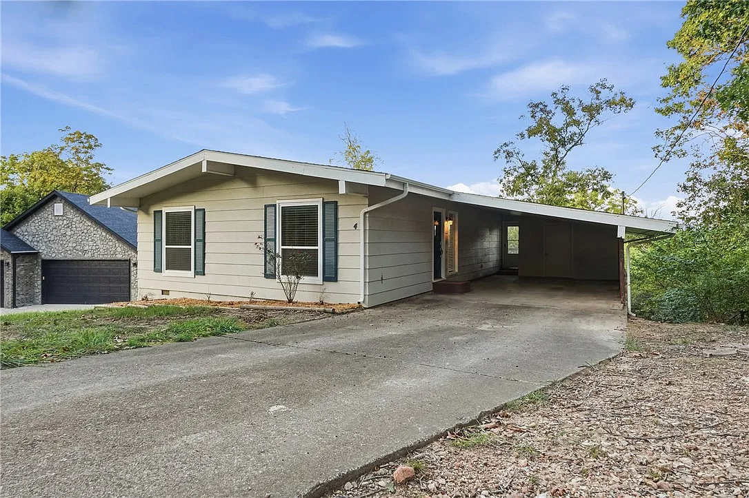 3 bed, 2.5 bath, 1742 sqft, $1,950 — Photo 1