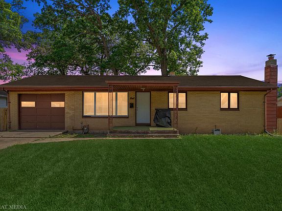 2nd image of 3718 Surrey Ln