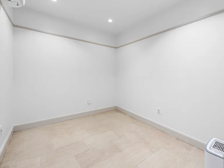 459 W 43rd St #1B — Photo 4