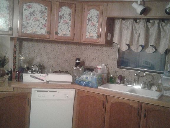 Kitchen with dishwasher 