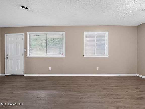 4th image of 133 Queen Victoria Ln