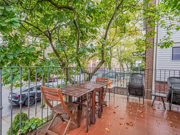 33 Manhattan Court image 5 of 32