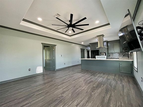 4th image of 517 S Avenue G