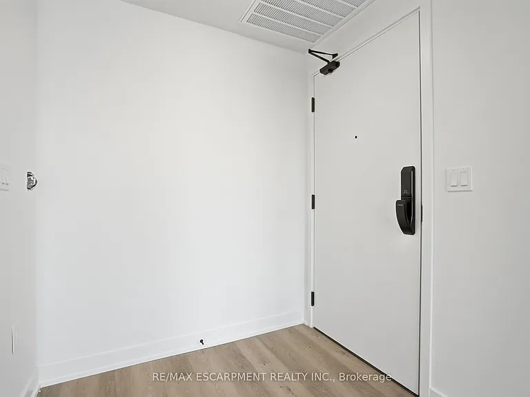 2075 Lakeshore Rd #1002 — Photo 6