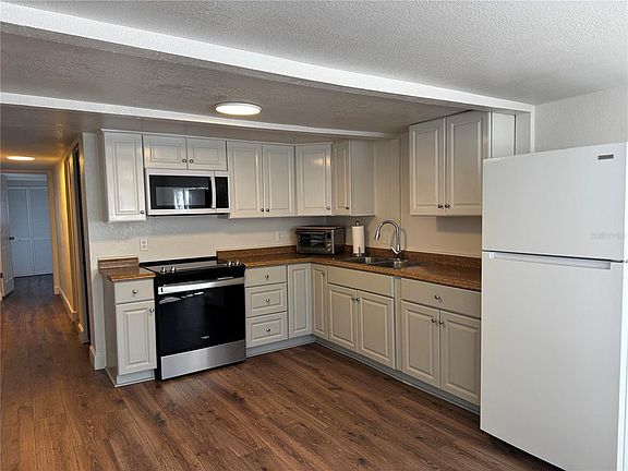 2nd image of 102 Laureti Ln