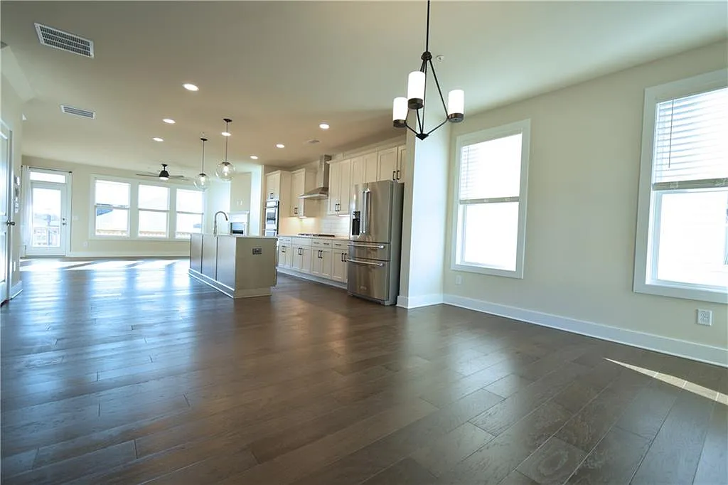 3 bed, 3.5 bath, 2628 sqft, $3,100 — Photo 4
