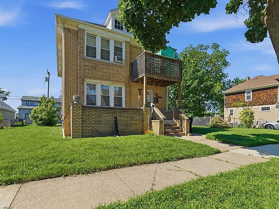 3rd image of 153 Clinton St
