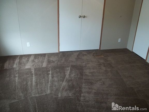 5th image of 915 Cardinal Dr