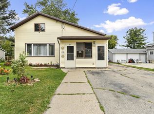 421 N Main St, Fall River, WI 53932