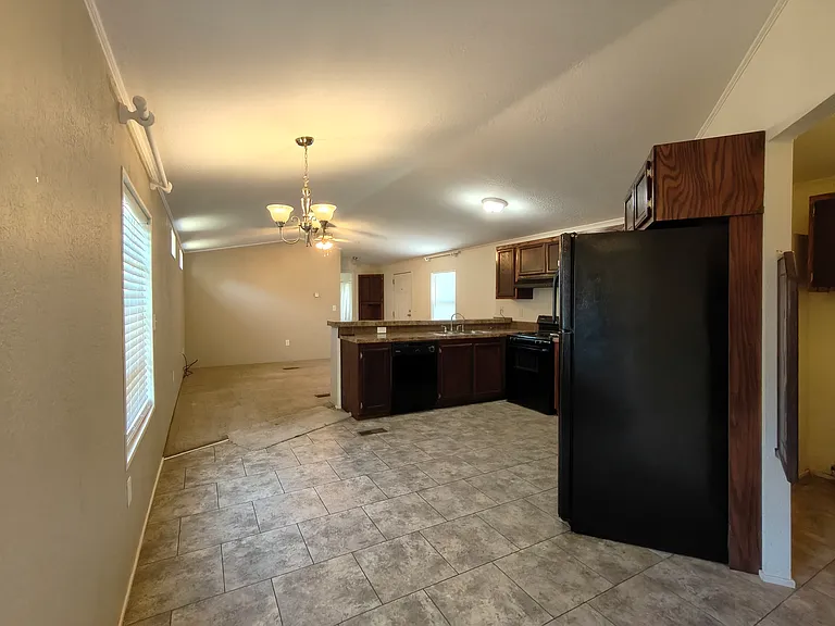 3208 E Peachtree Ave — Photo 11