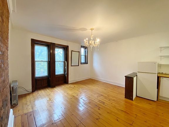 5th image of 214 Saint James Pl APT 4