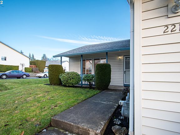 3rd image of 2213 NE 78th Ave