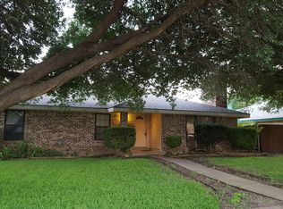 1110 Carriagehouse Ln, Garland, TX 75040