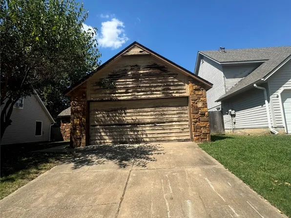 6121 E 91st Pl, Tulsa, OK 74137