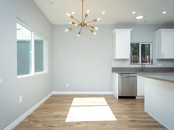 3rd image of 7616 Oak Park Ave