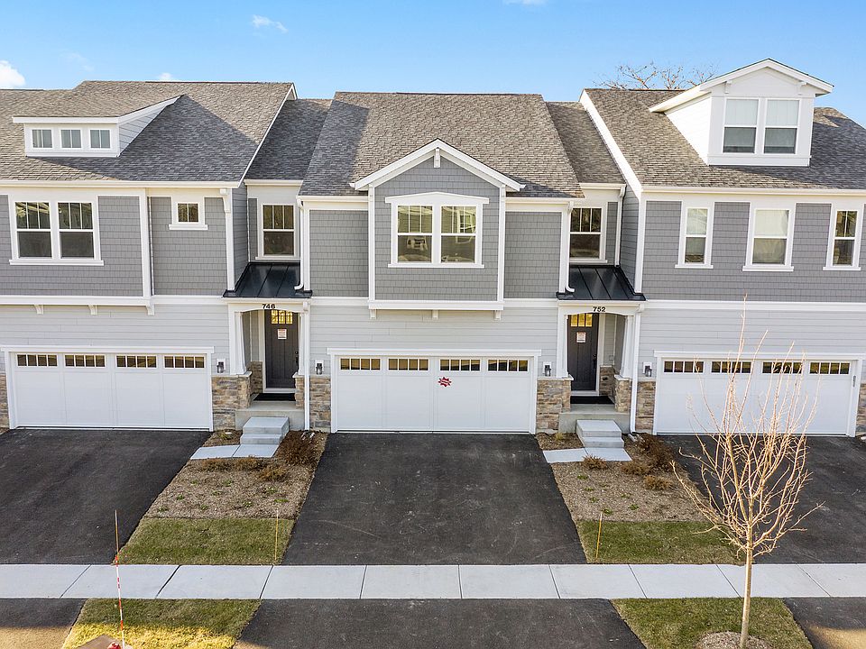 1st image of 752 Riverbank Dr #4-4