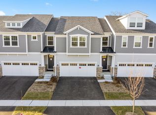 752 Riverbank Dr #4-4, Geneva, IL 60134