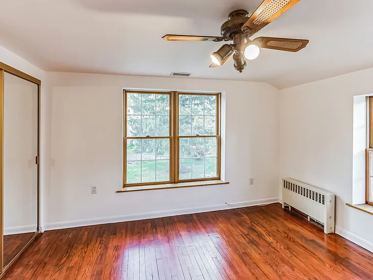1425 N Line St — Photo 31