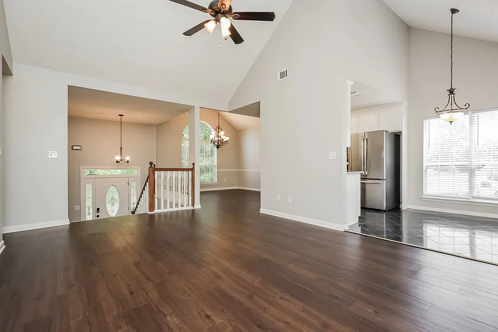 3 bed, 2.0 bath, 2155 sqft, $2,080 — Photo 4