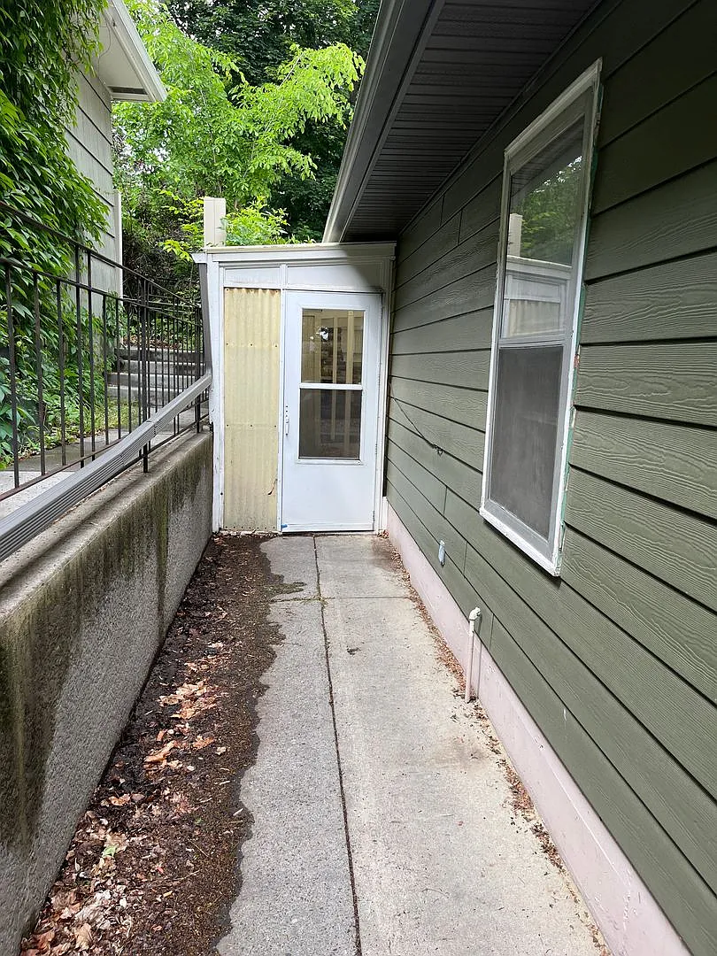515 Avenue C — Photo 1