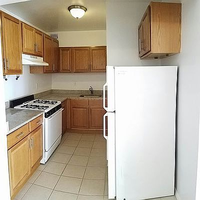 2nd image of 465 E 7th St #36