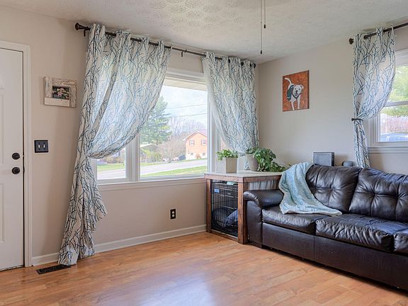 4th image of 6072 Wright Ave