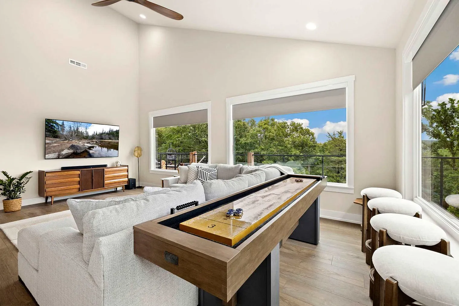 4 bed, 2.0 bath, 2680 sqft, $5,784 — Photo 1