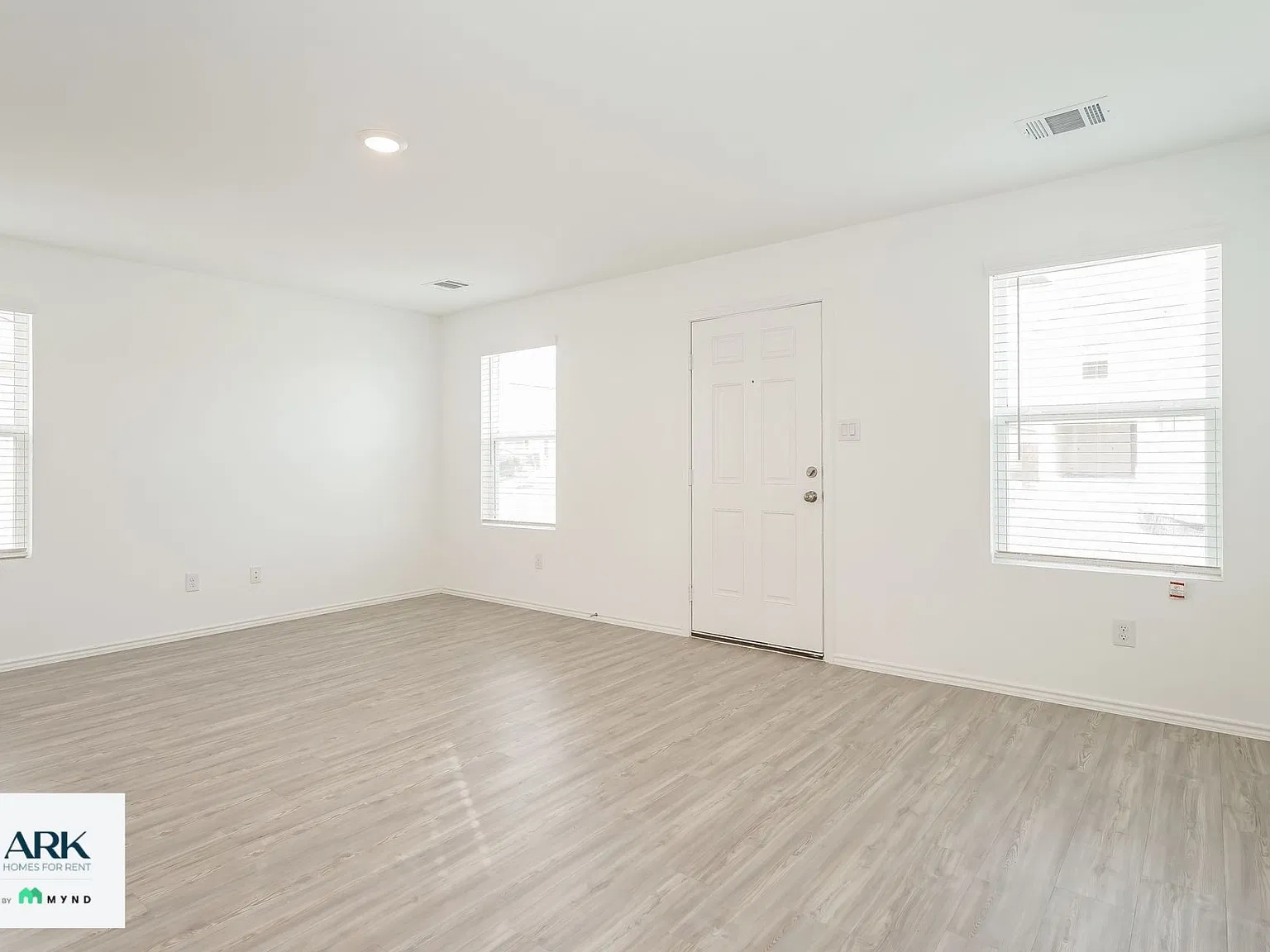 3 bed, 2.0 bath, 1018 sqft, $1,345 — Photo 3