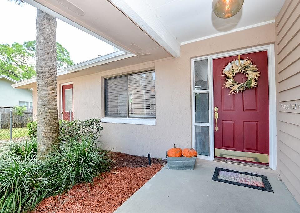 1st image of 313 Shadow Oak Dr