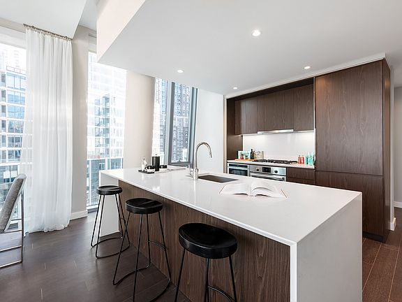 4th image of 645 W 59th St APT 1108