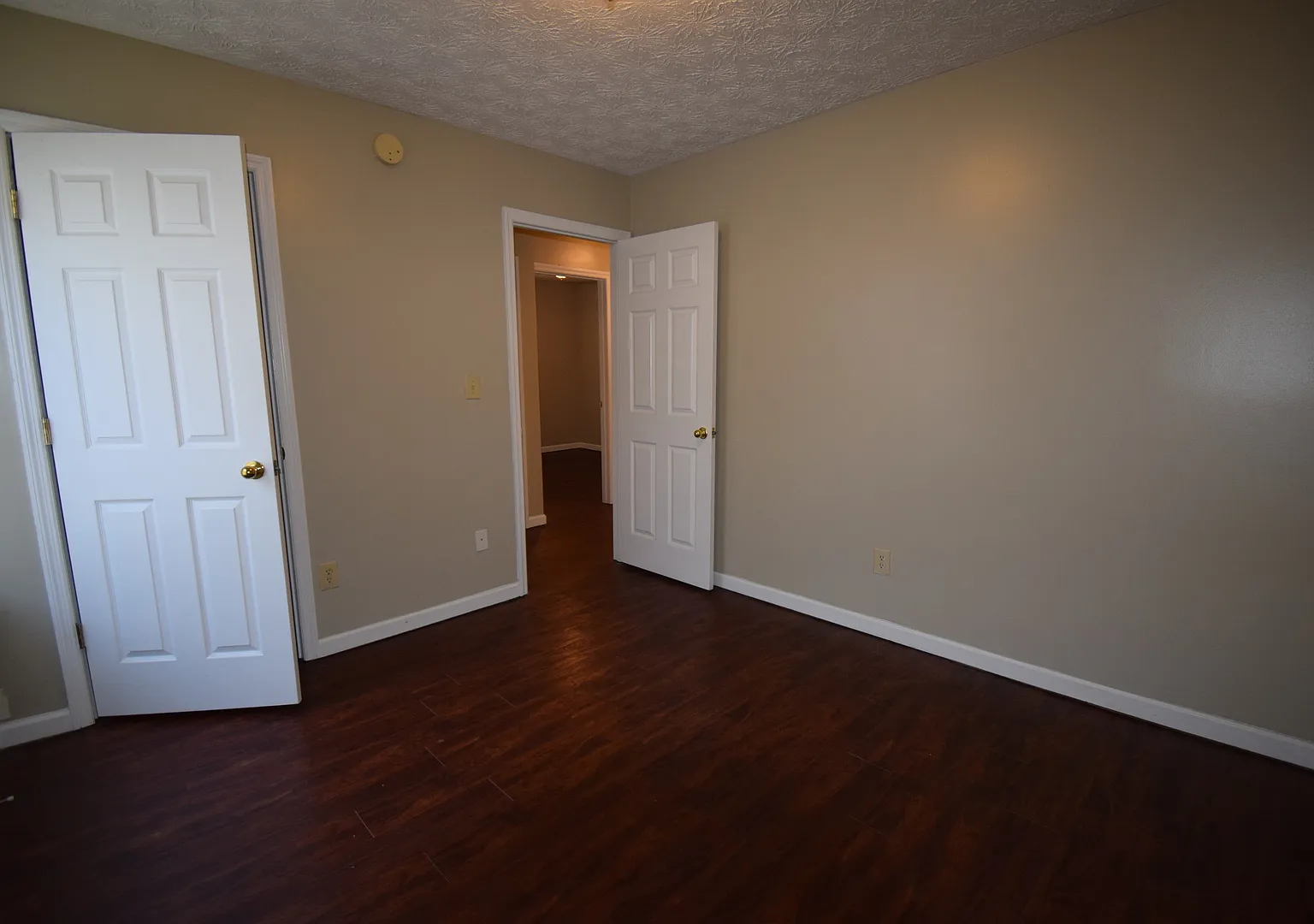 Showings Available - Great 3 Bedroom Apartment On Campus! — Photo 1