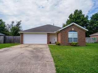 221 Sun Meadow Dr, Centerton, AR 72719