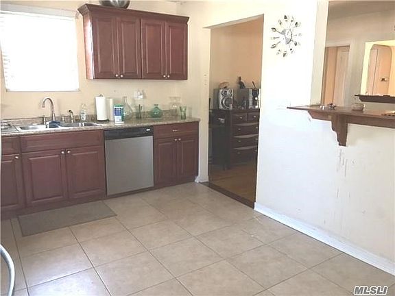 5th image of 107 Milburn Ave