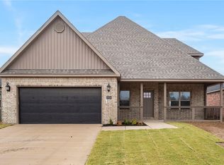 1920 Lordsburg Ct, Centerton, AR 72719