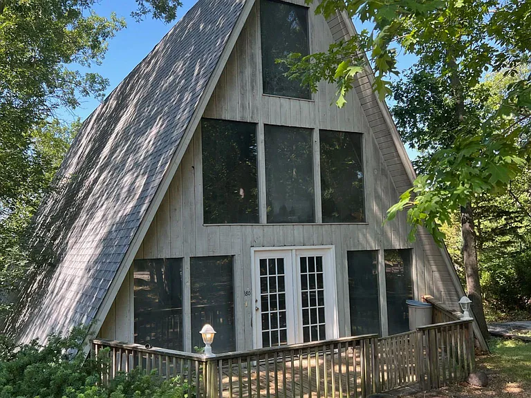 1806 Stanford Dr — Photo 1