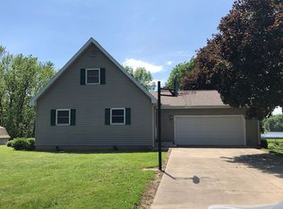 17 Willow Lane Dr, Neoga, IL 62447